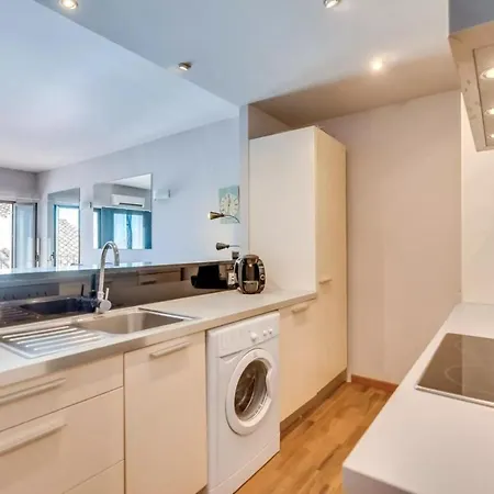 Apartment Chic Designer